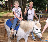 Free rein pony rides at Bishops Pumpkin Farm, Wheatland, California